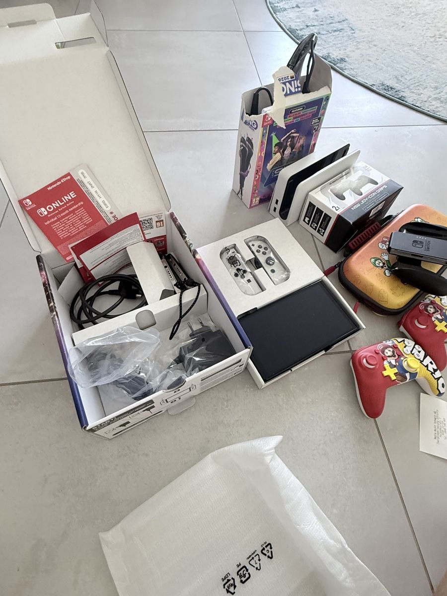 Nintendo Console: Nintendo Switch OLED Weiss mit 3 Spielen und viel Zubehör - – Usato da Muri AG venduto da proxy_00 3