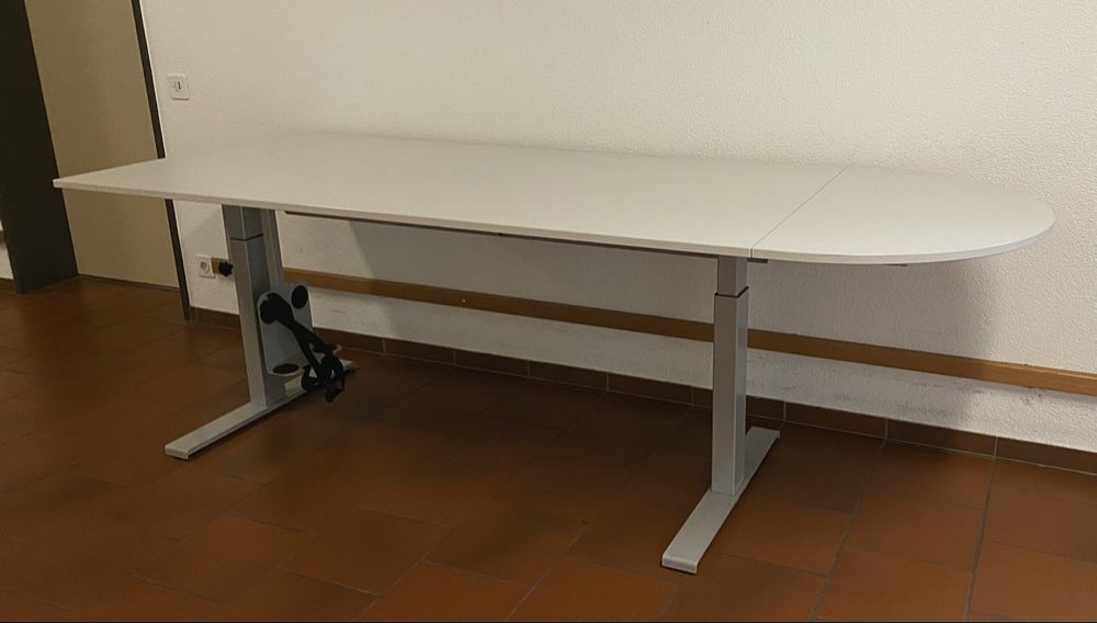 Scrivanie: Schreibtisch, 65-78cm, kein Stehtisch! 180x90cm +50cm Anbau – Usato da Zürich venduto da Ruband