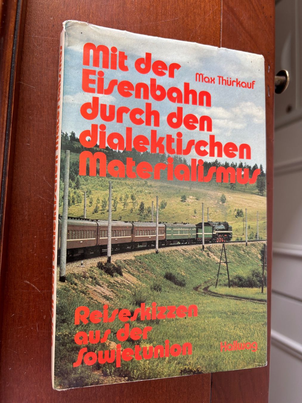 Libri: Mit der Eisenbahn durch den dialektischen Materialismus 1973 – Usato da THERWIL venduto da Fcbbasel
