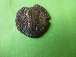 uralte Bronzemünze 18 mm     1.45 g