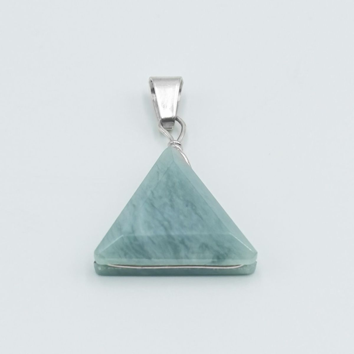 Ciondoli: Dreieckige Anhänger aus Jade – Nuovo e nell'imballaggio originale da Ruggell venduto da JadeShop 1