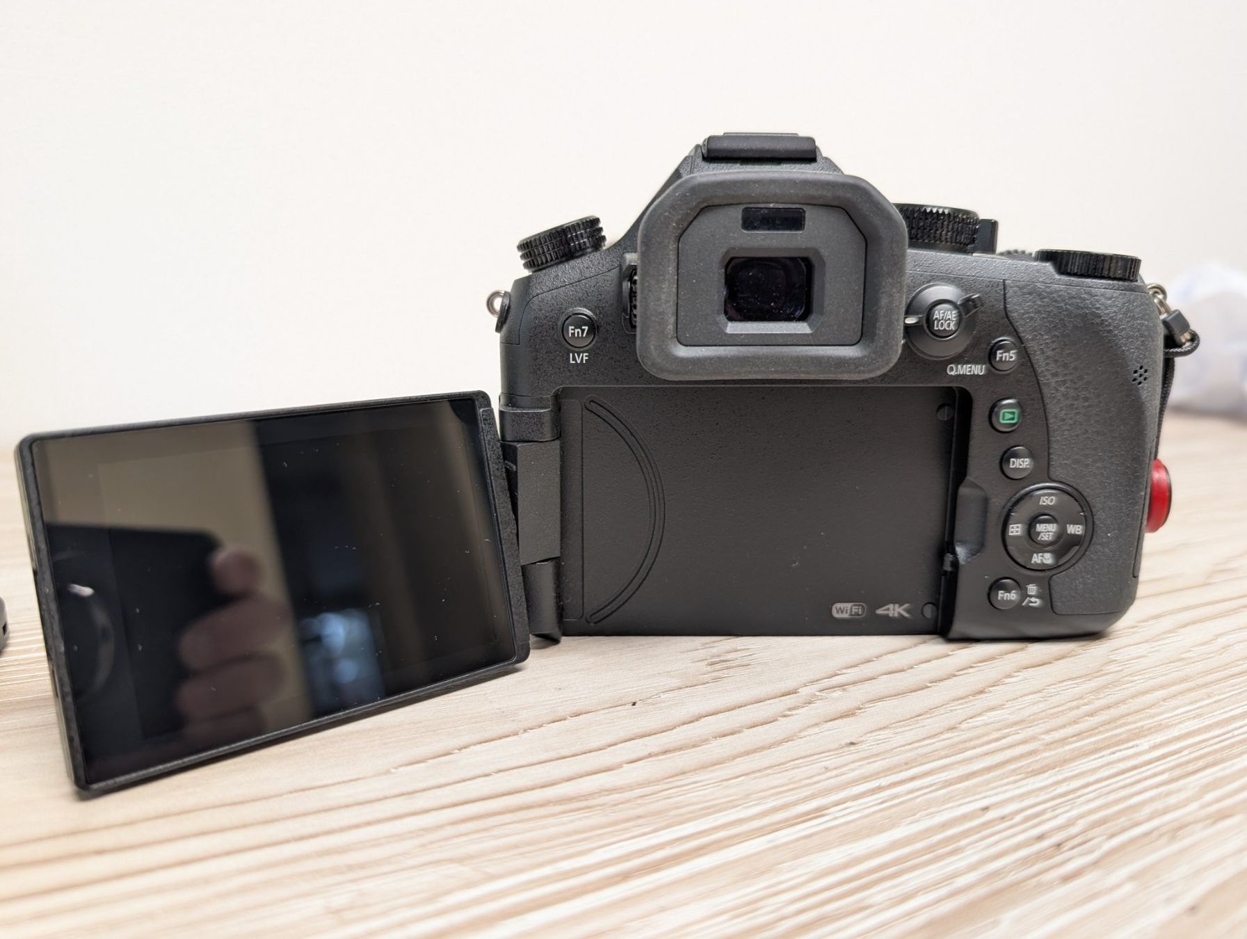 Panasonic Kamera: Panasonic Lumix DMC-FZ2000 – Gebraucht aus Hinterkappelen von remos-world 2