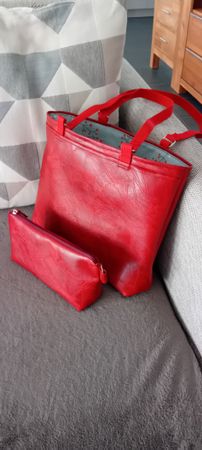 Rote Handtasche mit passendem Necessaire, Sommer-Look!