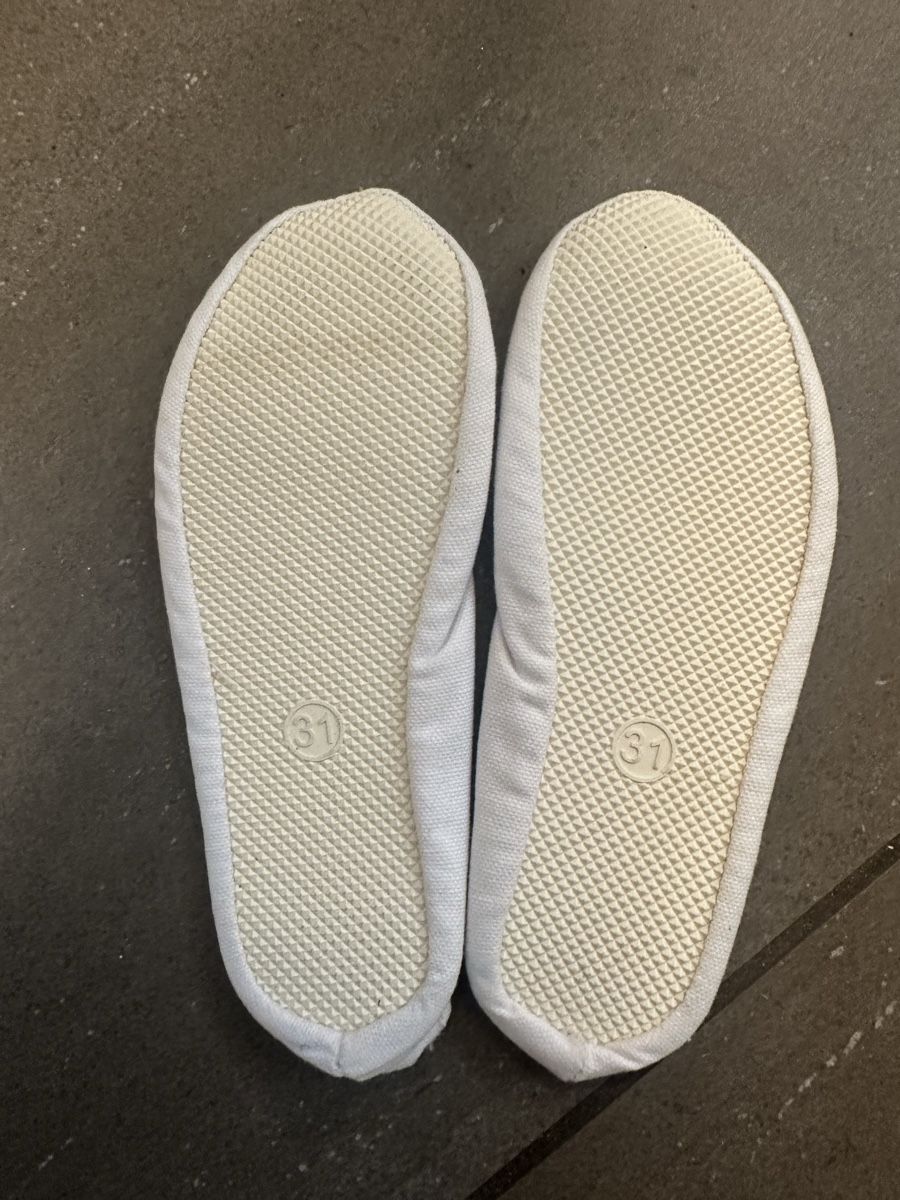 Herrenschuhe: Turnschuhe Turntäppeli Grösse 31 – Neu (gemäss Beschreibung) aus Busswil von billib 1