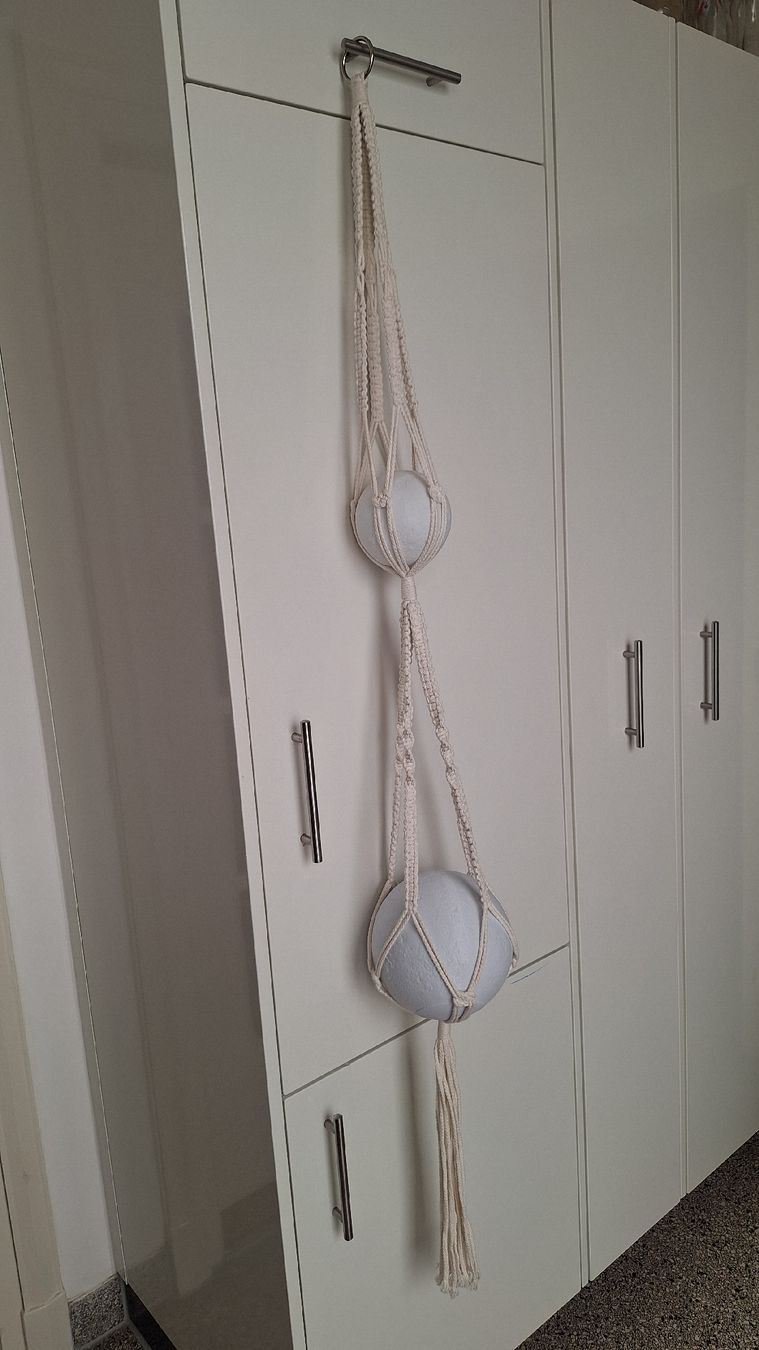 Alle Dekorationen: Makramee Pflanzenhänger / Deko-Hänger im Boho-Stil – Gebraucht aus Basel von Nathania 1