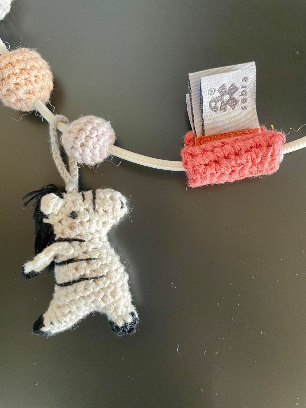 Sebra Giocattoli: Sebra Spielkette Kinderwagen Elefant Zebra – Usato da Birmensdorf ZH venduto da ilka05 1