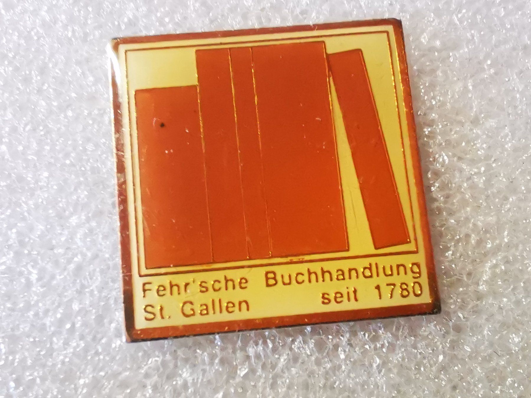 Placchette & Badge: Ansteckpin 101: Fehrsche Buchhandlung – Usato da Oppligen venduto da Pin-Fall-Shop