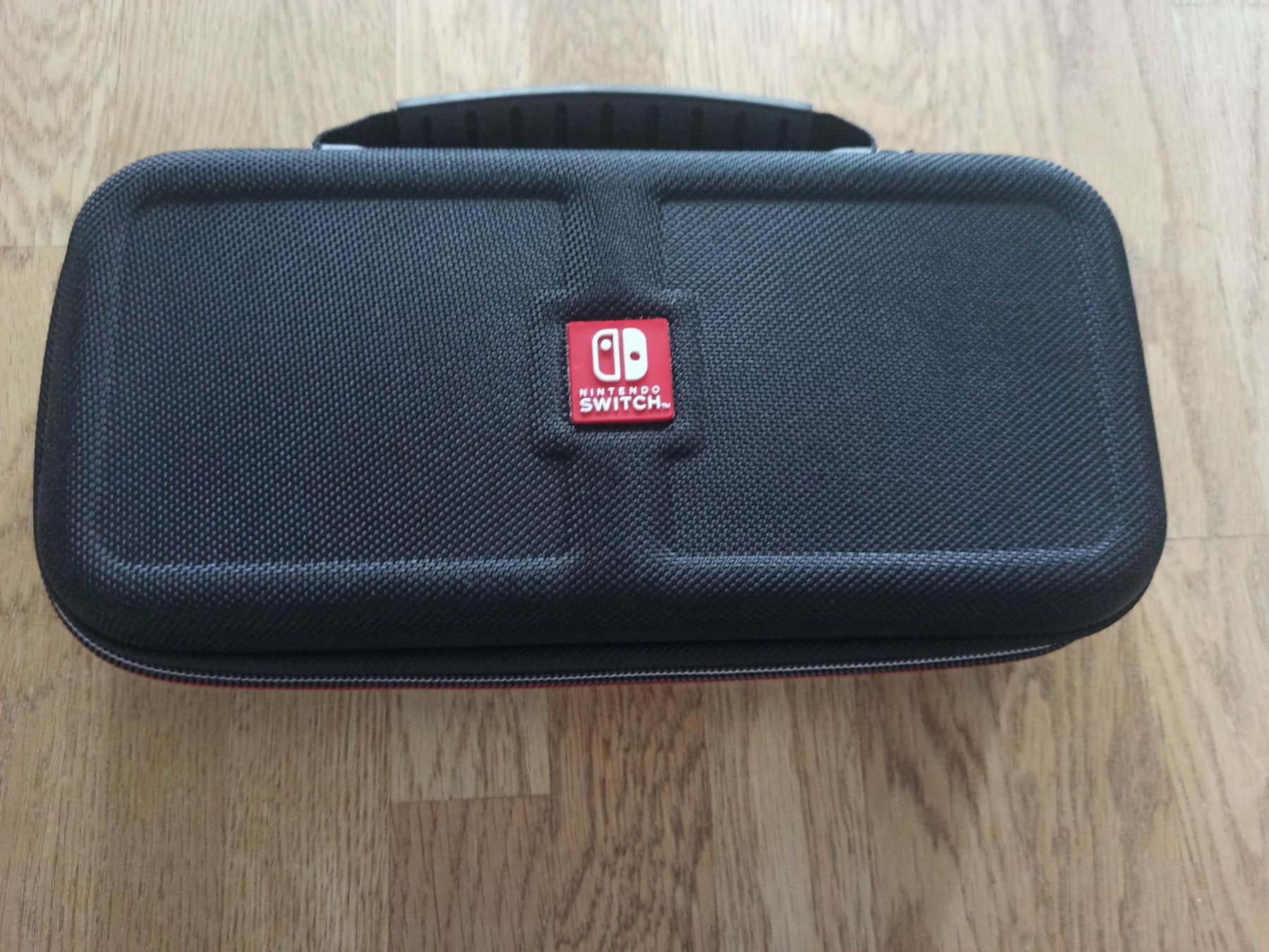 Nintendo Schutzhüllen: Original Nintendo Switch Tragetasche Hardcase / Etui NSW – Gebraucht aus Oberweningen von mar_87mx