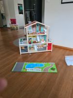Puppenhaus mit Zubehoer und Poolmatte guter Zustand