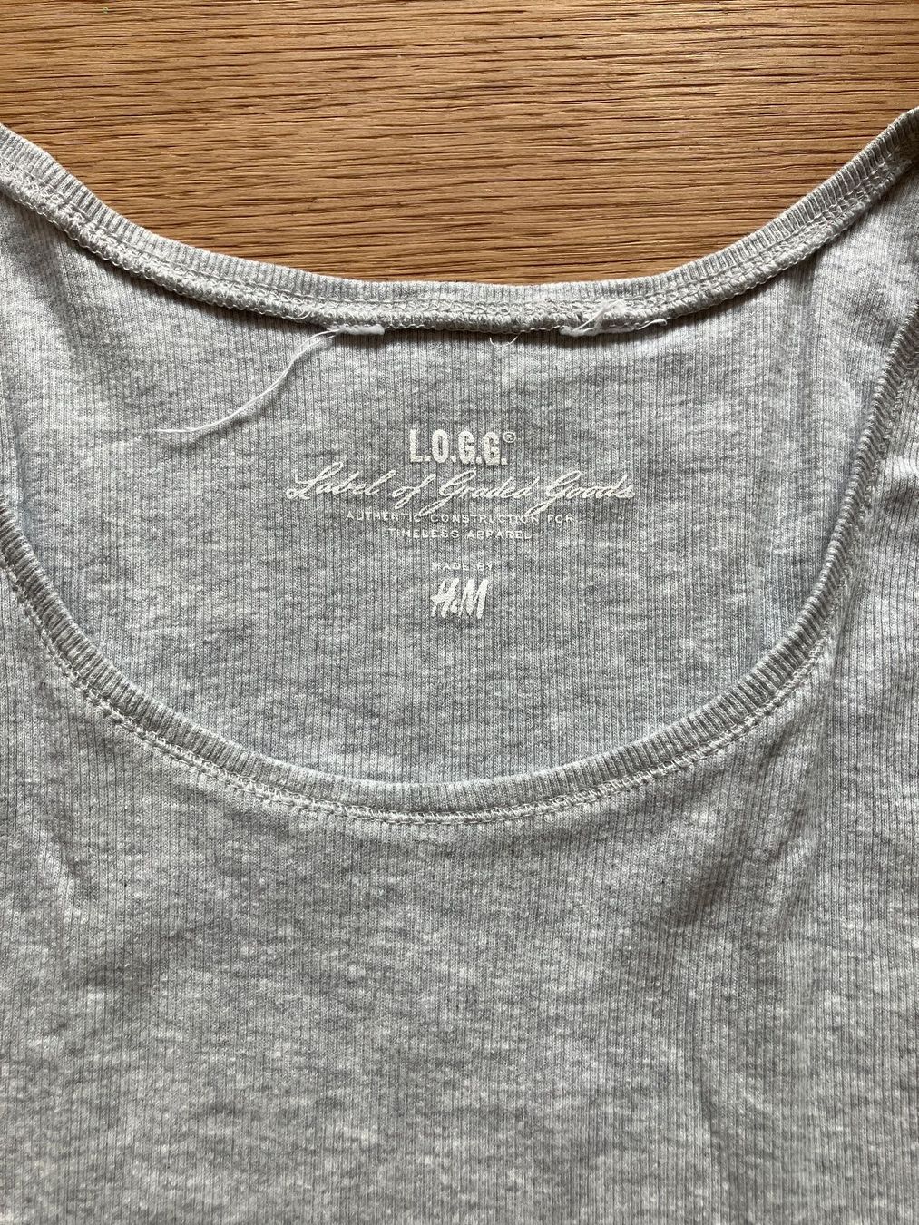 H&M Tops: Damen Top grau Grösse S – Gebraucht aus Unterägeri von Bettsofa123 2