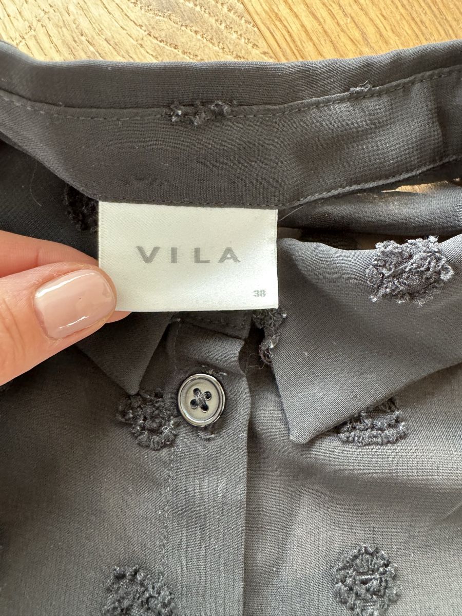 Vila Camicette: VILA leicht transparente schwarze Bluse mit Punkten  Gr.36 – Usato da Altendorf venduto da PiaLang 1