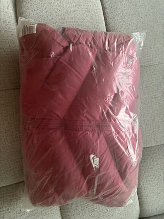 Nike Therma-FIT Pufferjacke Rot – Neu & ungeöffnet