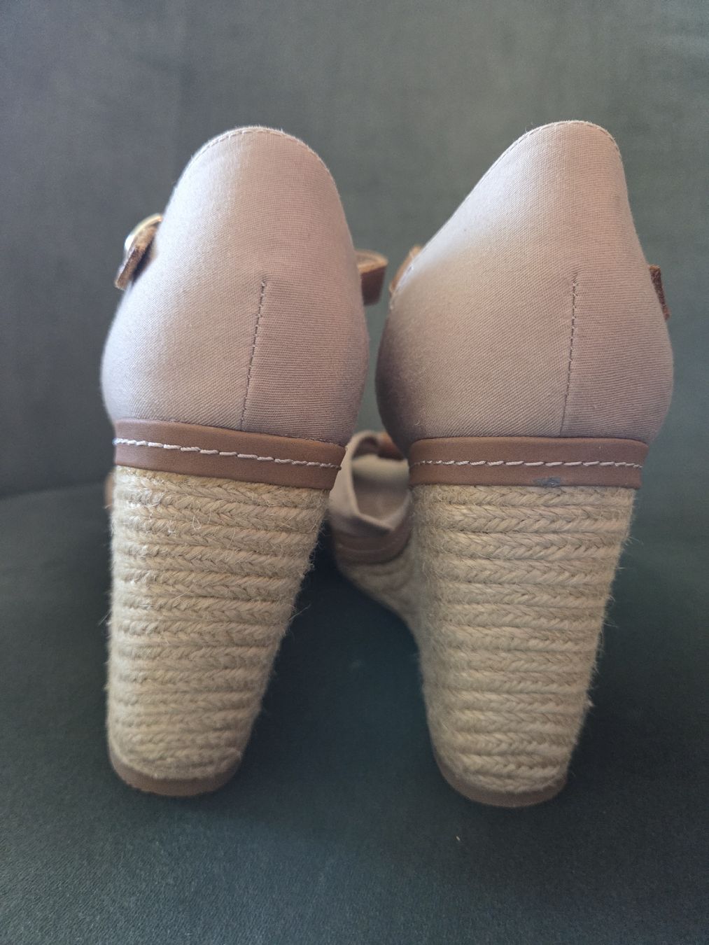 Tommy Hilfiger Damenschuhe: Tommy Hilfiger beige Keilsandaletten – Gebraucht aus Emmen von GrabandGo 4