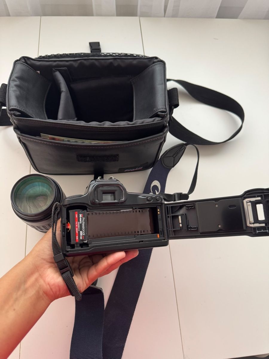 Canon Appareil photo: Sacoche Canon EOS 1000F et objectif – D'occasion à Brügg BE par haj_9zhk 8
