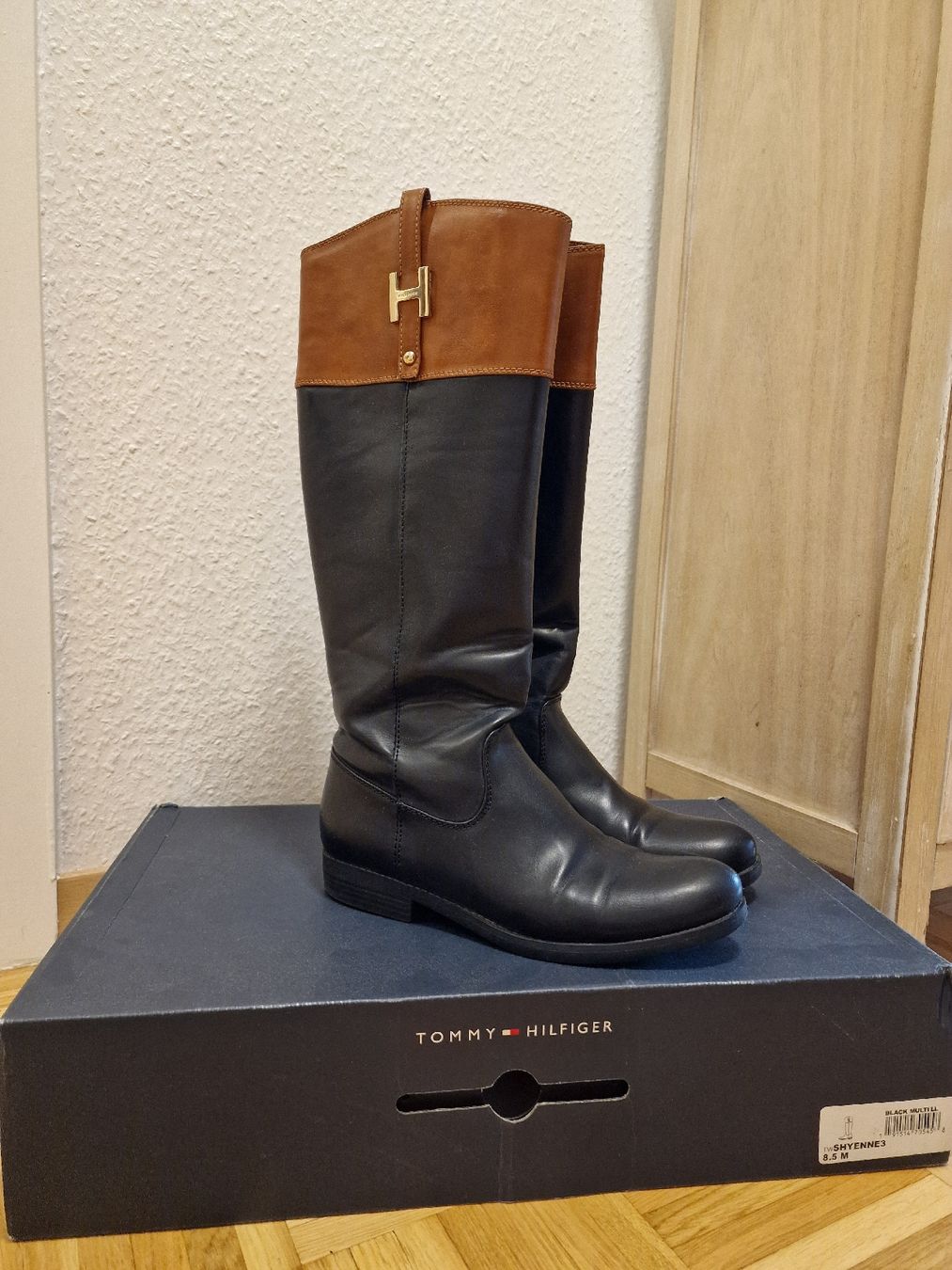 Tommy Hilfiger Scarpe da donna: Bottes Tommy Hilfiger - taille US 8.5 – Usato da Perly venduto da dayna_46 1