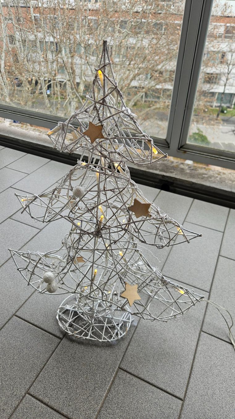 Tutte le decorazioni: Albero di Natale luminoso – Usato da Melano venduto da H-Sara