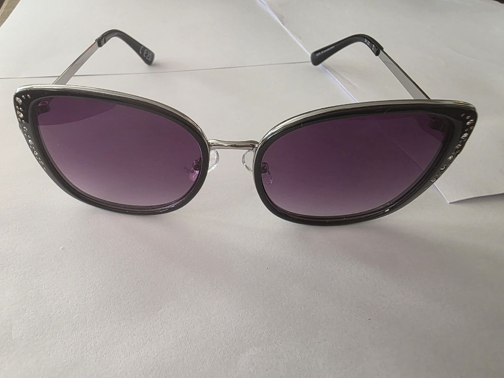 Occhiali & Lenti: Elegante Sonnenbrille mit Strass-Details – Usato da Horw venduto da Zedy01 6