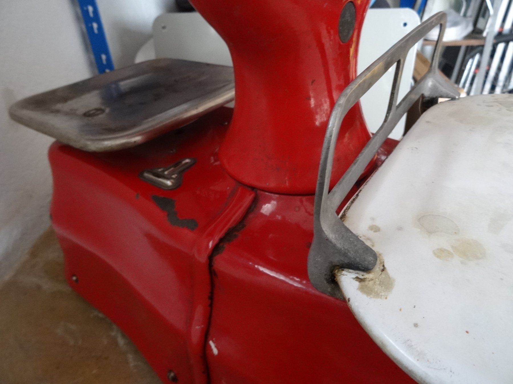 Waagen und Gewichte: Retro Waage rot  TOLEDO – Gebraucht aus Ehrendingen von CHMEX 6