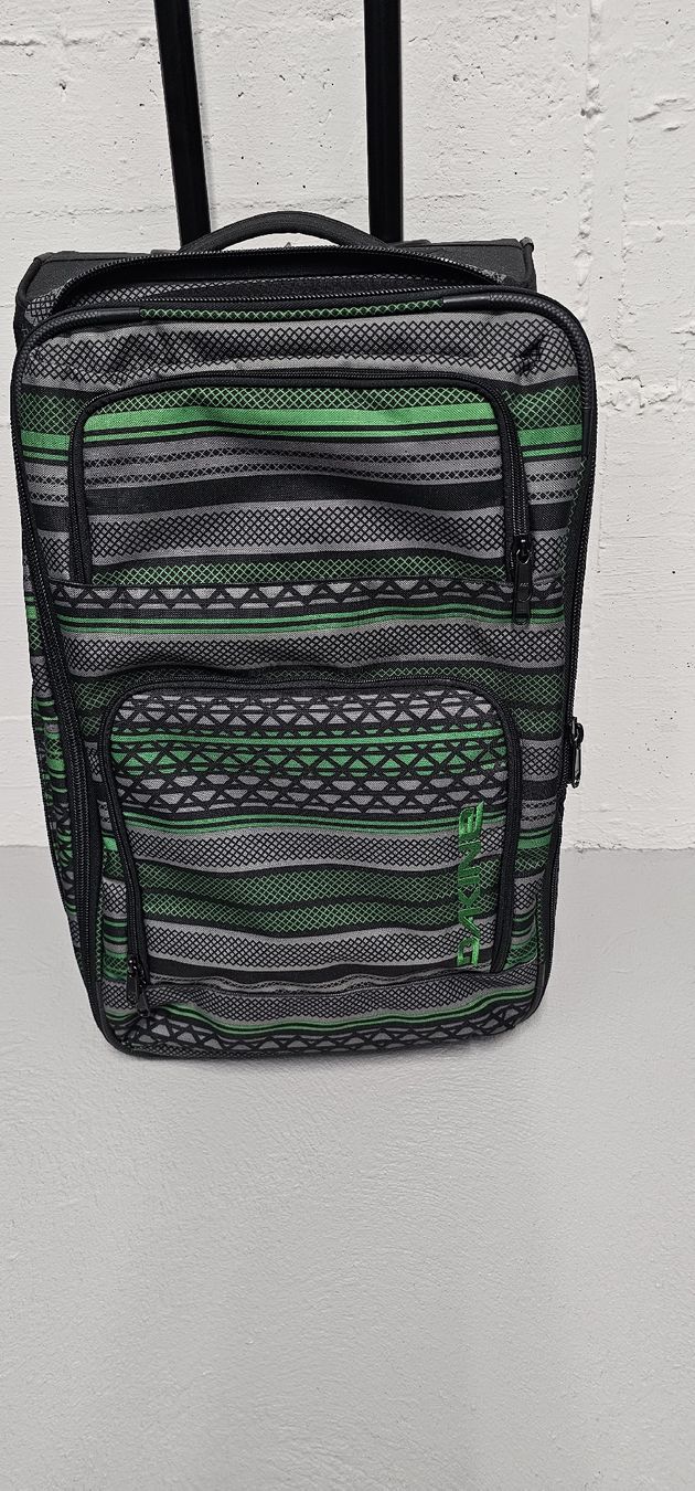 Dakine Reisekoffer: Dakine Rollkoffer neuwertig 49Liter – Neu (gemäss Beschreibung) aus Zürich von Daniela51 1