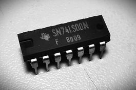 SN74LS00N 4-Kanal-NAND-Gatter mit 2 Eingängen 6 Stück