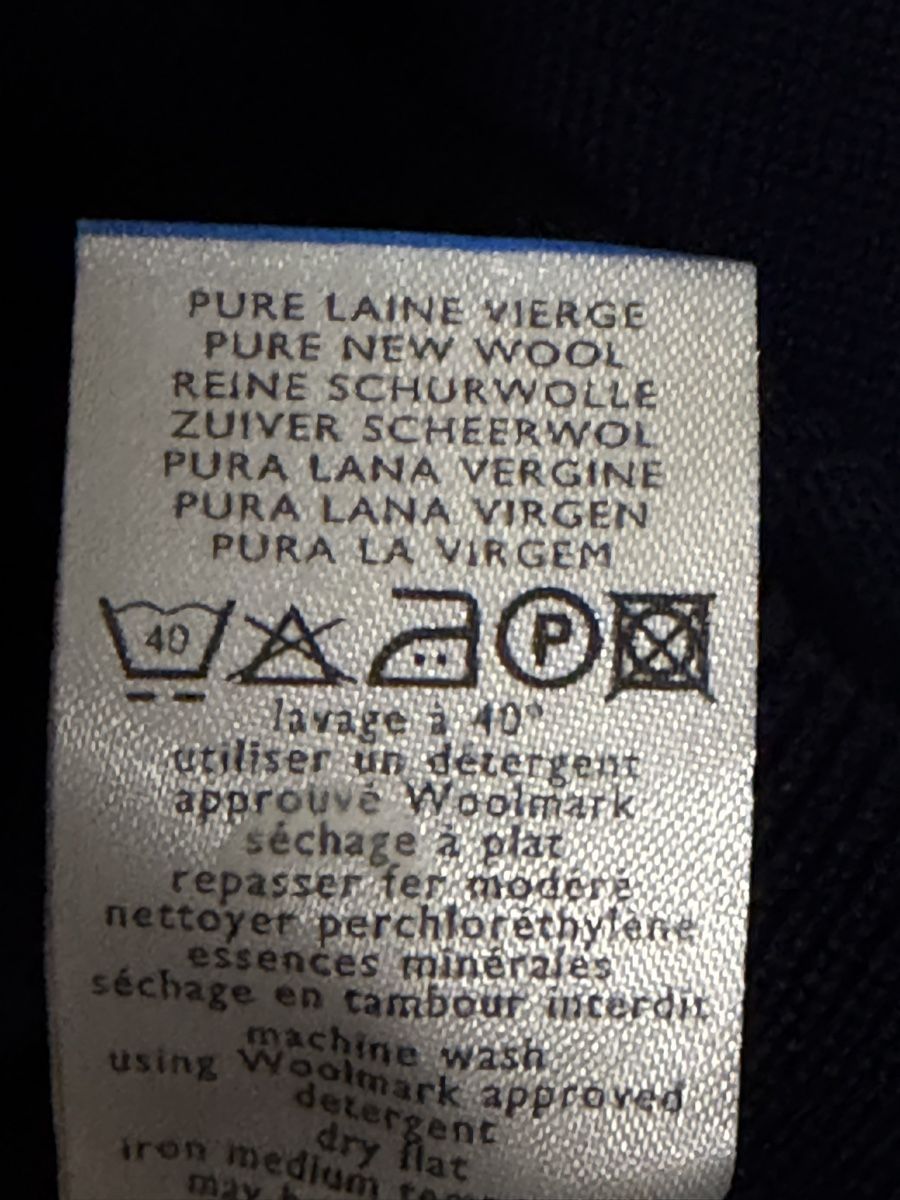 Lacoste Maglioni & Felpe: Lacoste Pullover V-Ausschnitt dunkelblau – Usato da Münchenbuchsee venduto da dumle 2