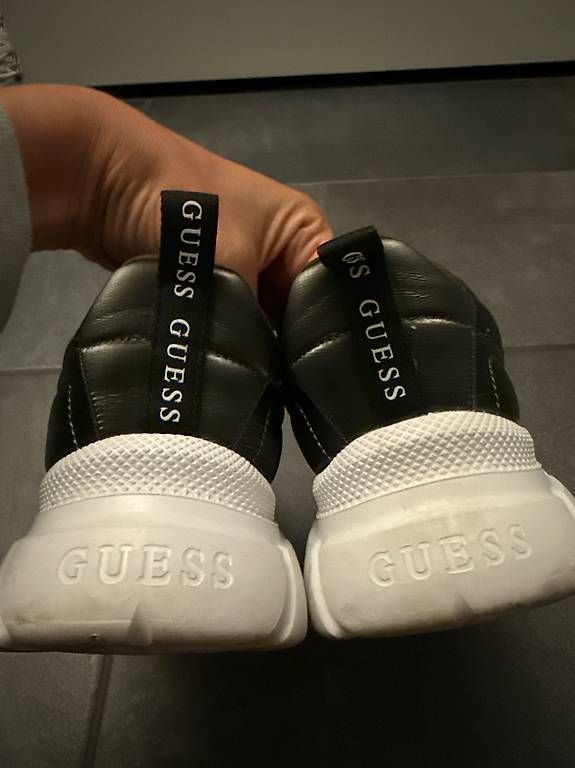 Scarpe da donna: Guess Sneakers // 38 – Usato da Zürich venduto da ulm_2fhf 1