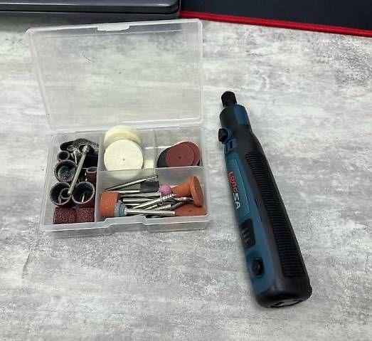 Manicure: Akkuschleiffer mit diversen Aufsätzen – Usato da Leutwil venduto da Nilsroth00