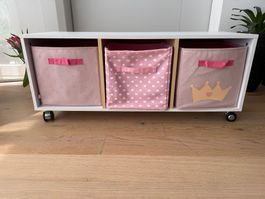 Kinderzimmer Regal mit Rollen & Stoffkisten, Top!