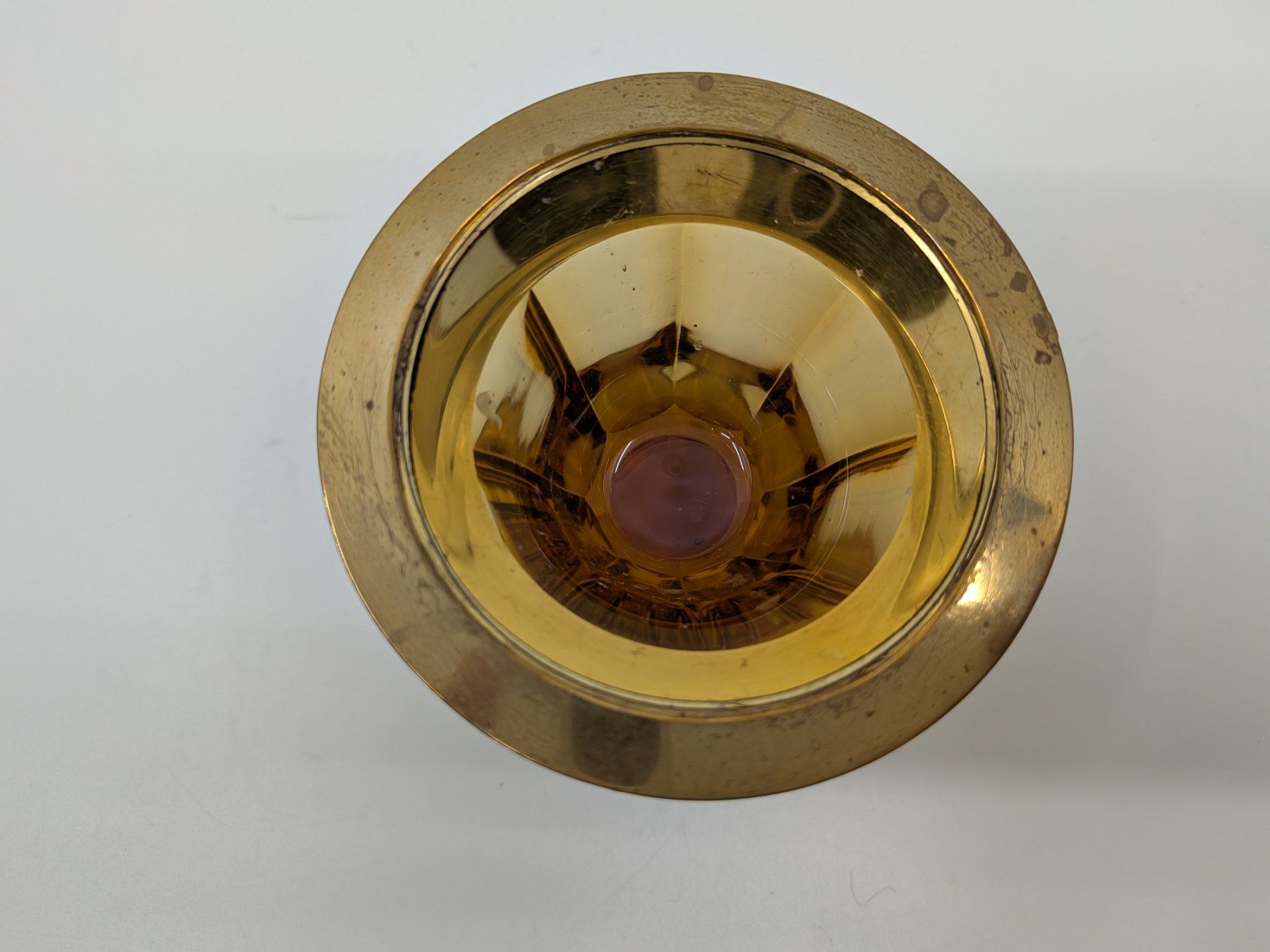 Bicchieri: Antikes Glas mit Messingrand – Usato da Emmen venduto da magelan 1