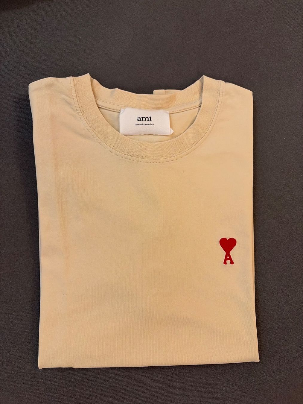 T-shirt: T shirt Ami Paris – Usato da Lens venduto da lam_ty5z
