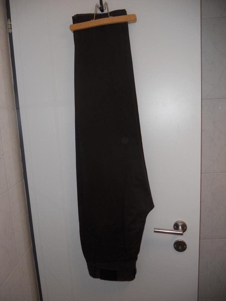 Pantaloni: Neu: Hose - braun - Gr. 44 – Nuovo (secondo la descrizione) da Uznach venduto da Laeuffer