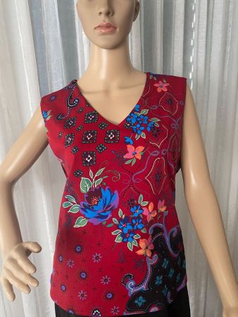 perfekter Auftritt - seltenes Träger-Shirt, rot/blau, L/XL