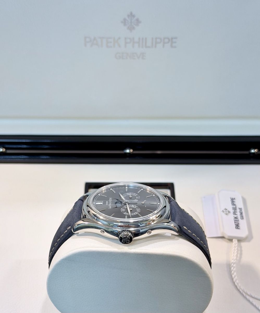 Patek Philippe Orologi: Patek Philippe Annual Calendar 5146P CH-Fullset – Usato da Zürich venduto da WATCHROOM 4