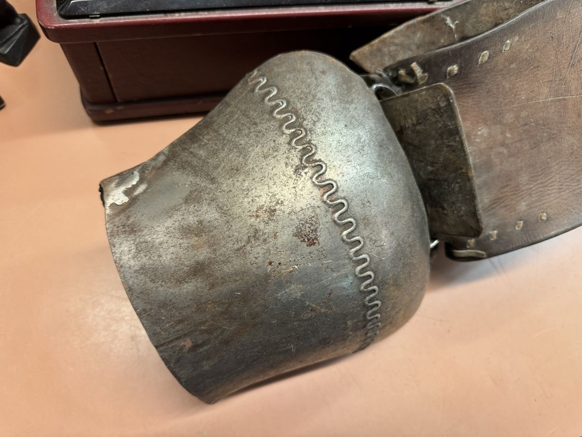 Campanacci mucche: Treichel aus Eisen mit Riemen.  – Usato da Chur venduto da Meriva0 2