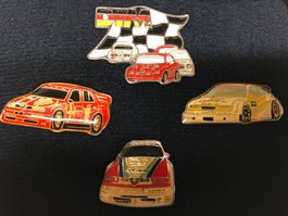 DTM-Pinset mit 5 diversen Fahrzeugen plus DTM-Startflagge