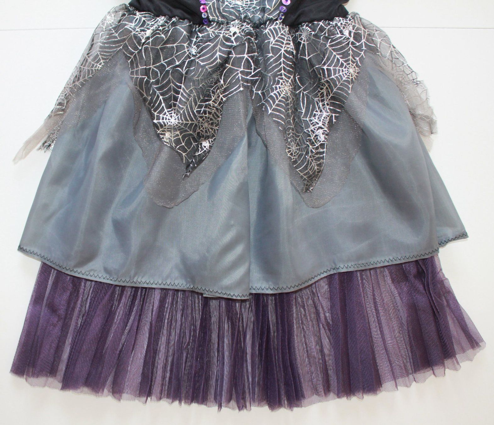 Costumi: Costume sorcière / Hexe t. 5 - 7 ans – Usato da Peseux venduto da CoolShoping 4