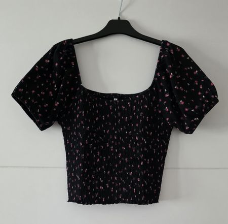 Top ONLY schwarz geblümt Grösse M