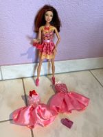 Barbie rot/braunhaarig 2009