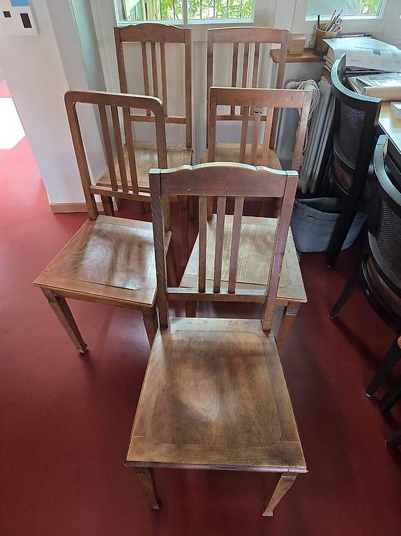 Chaises: Stühle zu verschenken – D'occasion à Basel par kwa_5rtj