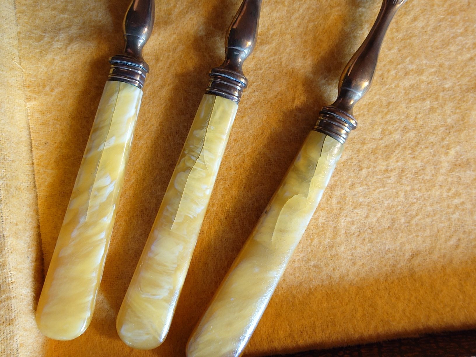 Set di posate: Antike Dessertgabeln 12er Set Goldfarbe – Usato da Einsiedeln venduto da Stradivarius0815 3