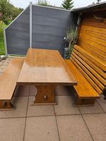 Gartentisch mit Bänken aus Holz