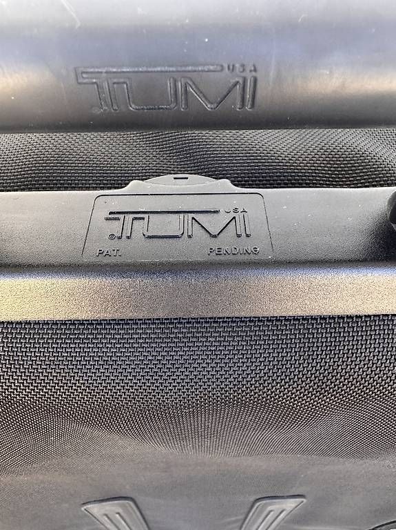 Taschen: Hochwertige Tumi Reisetasche mit Rollen – Gebraucht aus Schönholzerswilen von lin_js9w 3
