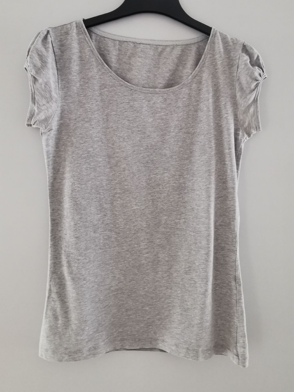 T-shirt: Graues T-Shirt mit Puffärmeln, Gr. M – Usato da Glattbrugg venduto da riseca