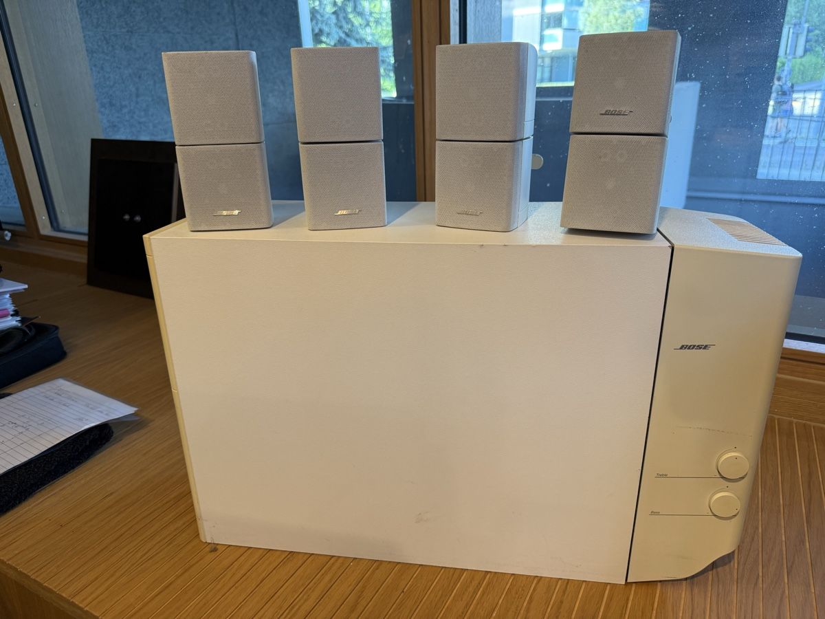 Bose Home Cinema: Système d'enceintes Bose Acoustimass 5 - État impeccable! – Usato da Geneve venduto da PascalPup