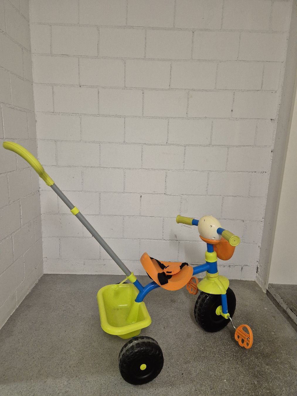 Véhicules pour enfants: Dreirad Kinder mit Schiebestange – D'occasion à Gisikon par Spunk 1