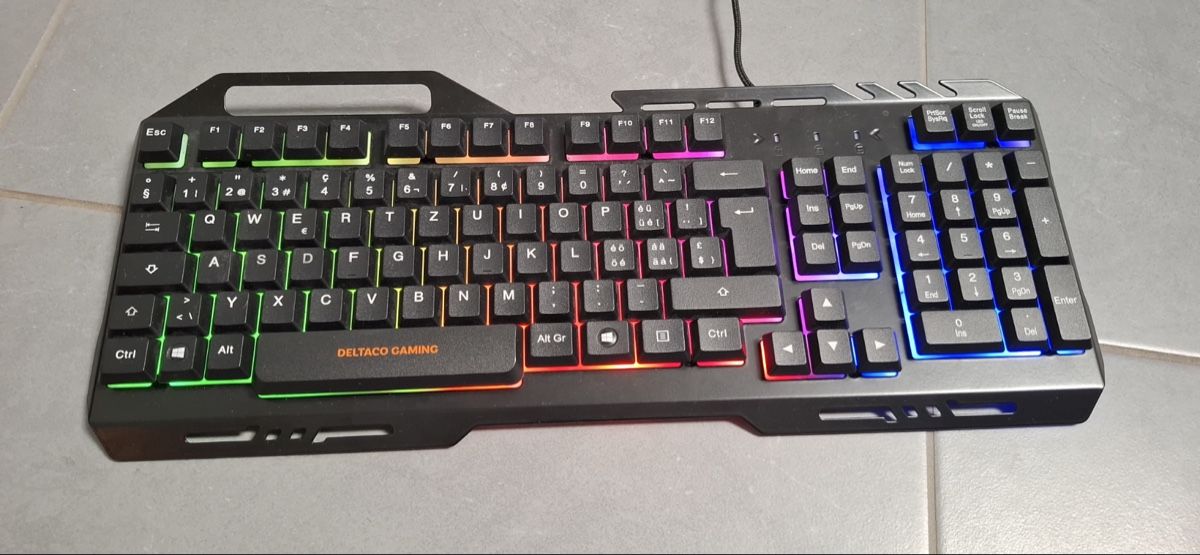Tastiere: Deltaco 3 in 1 Gaming Kit - CH Layout – Usato da Theilingen venduto da Cykelnyckel 2