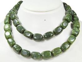 Halskette Edelsteine Nephrit Jade i abgerundeter Prismenform