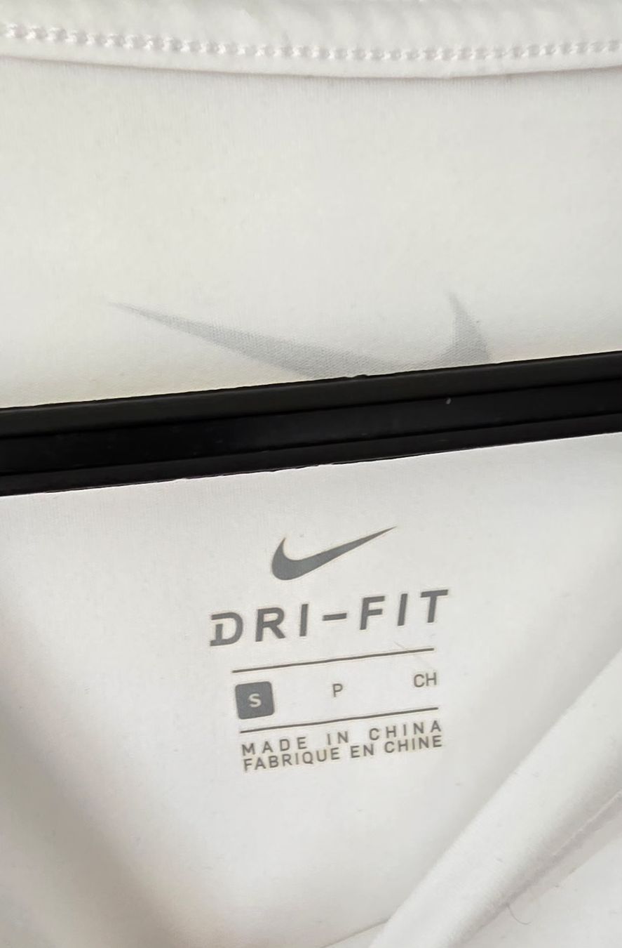 Nike T-shirt: T-shirt Nike blanc, taille S, logo "Just do it." – Usato da Genève venduto da MariaS2 2