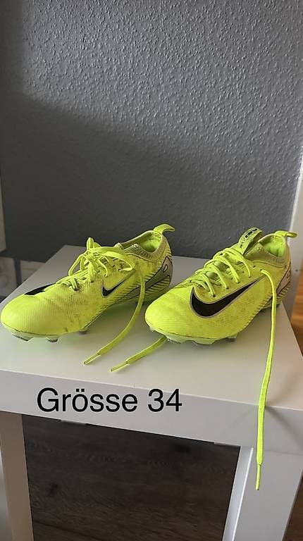 Herrenschuhe: Nockenschuhe Nike gelb – Neu und originalverpackt aus Ebikon von prenqajf