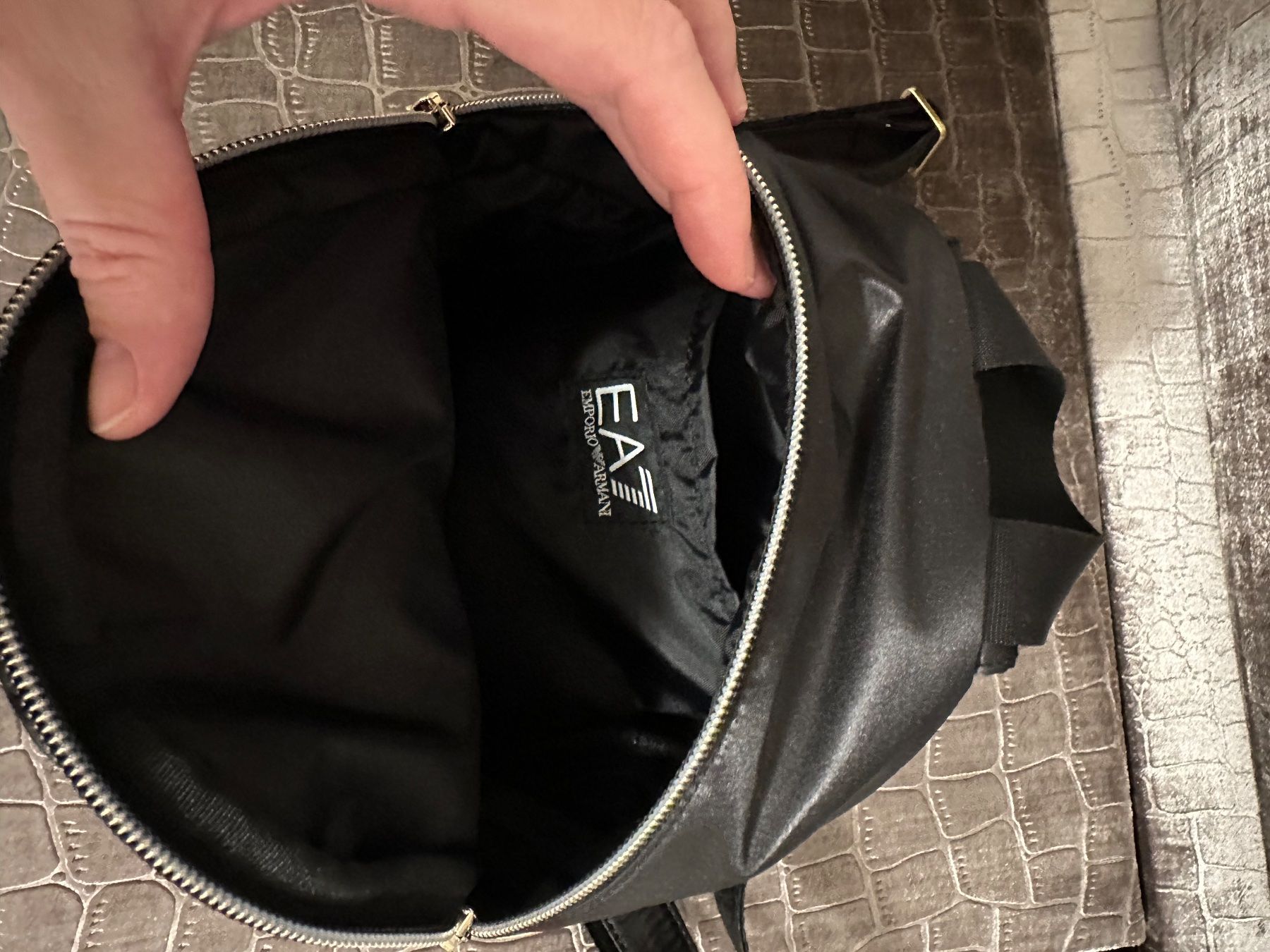Armani Zaini: Armani Rucksack für Damen – Nuovo e nell'imballaggio originale da Frümsen venduto da Swissline90 5